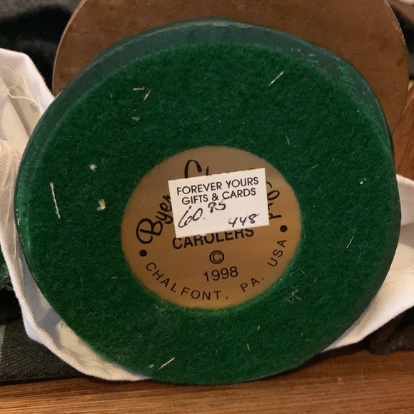 The Carolers - 9 Figures - Picture 9 of 9